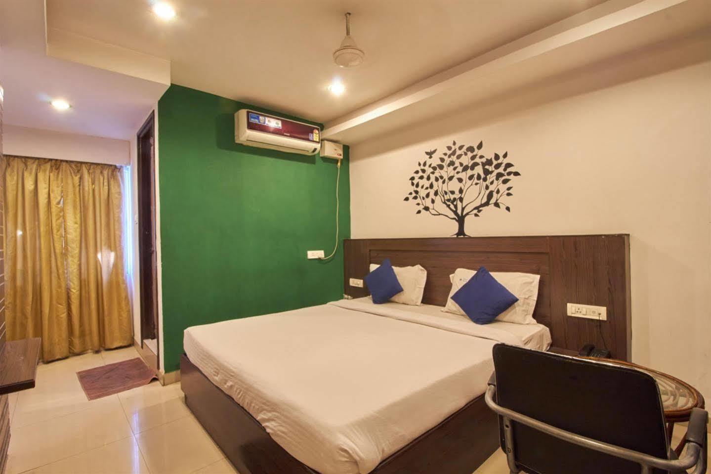Fabhotel Royal Residency II - Nr Lakdikapul Metro Station Hyderabad Exterior photo
