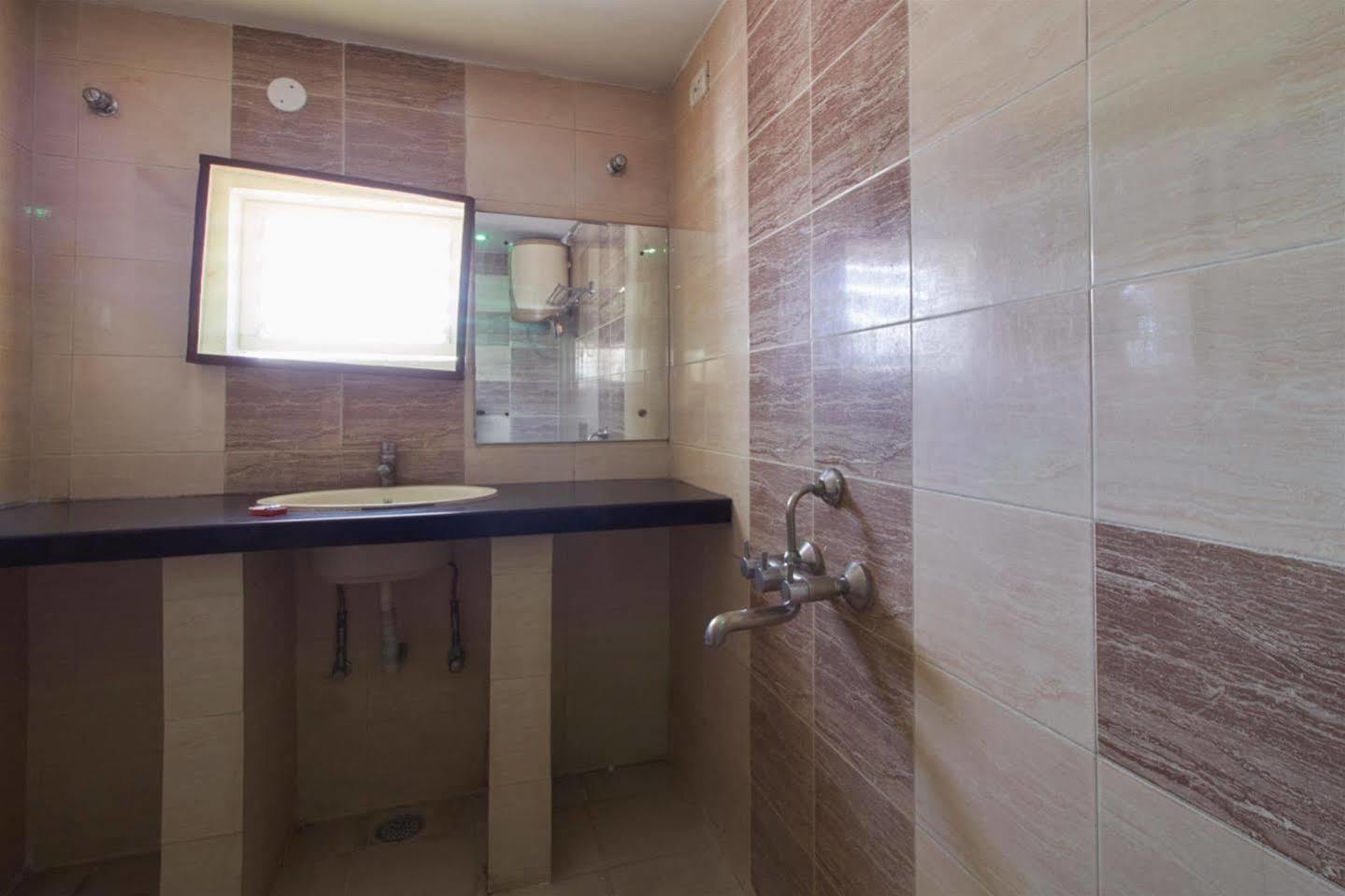 Fabhotel Royal Residency II - Nr Lakdikapul Metro Station Hyderabad Exterior photo